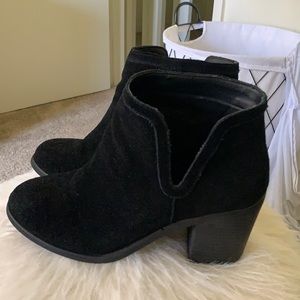 Urban Outfitters black bootie